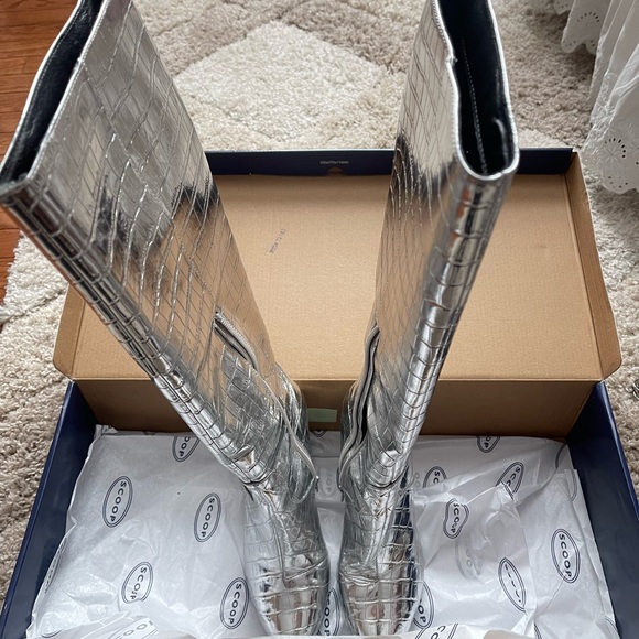 Scoop Silver Boots. Knee high! Size 8
Like new!!! - Picture 2 of 7